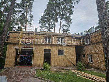 Демонтаж кирпичного строения на Рублёвском шоссе