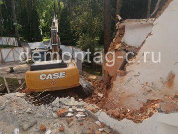 Демонтаж кирпичного строения на Рублёвском шоссе
