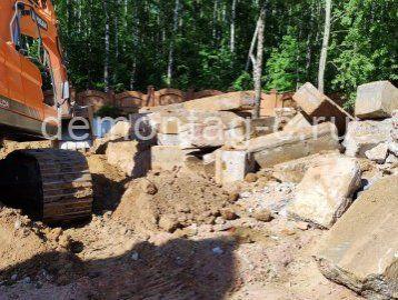 Демонтаж кирпичного трёх этажного дома 3060м3