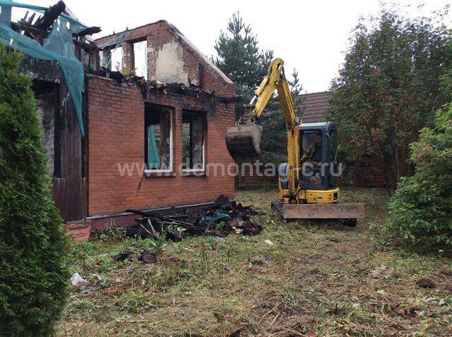 Демонтаж дома после пожара
