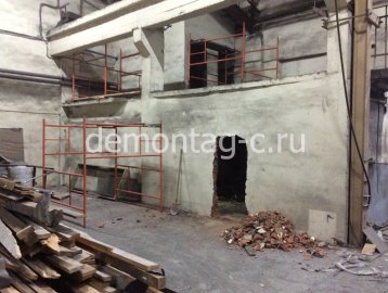 Демонтаж кирпичных и бетонных стен
