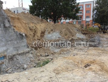 Демонтаж подпорной стены и разработка котлована