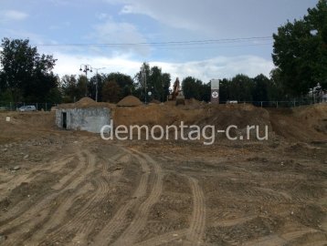 Демонтаж подпорной стены и разработка котлована