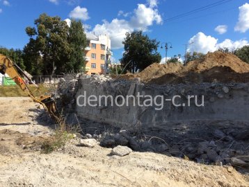 Демонтаж подпорной стены и разработка котлована