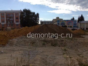 Демонтаж подпорной стены и разработка котлована