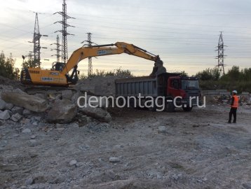 Демонтаж подпорной стены и разработка котлована