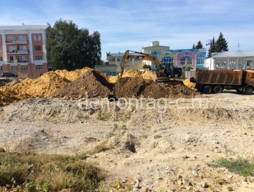 Демонтаж подпорной стены и разработка котлована