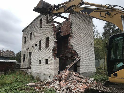 Снос кирпичного здания 